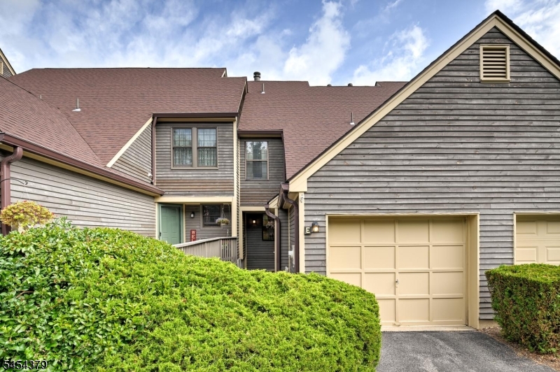 20 Quincy Ln E