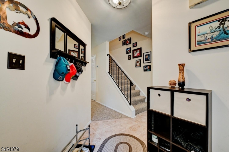 20 Quincy Ln E