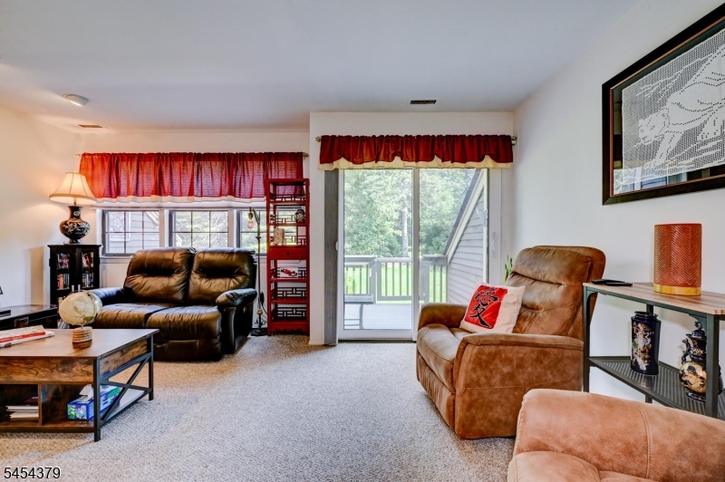 20 Quincy Ln E