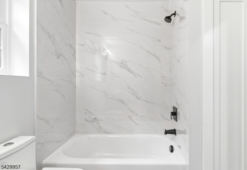 Main bathroom tub