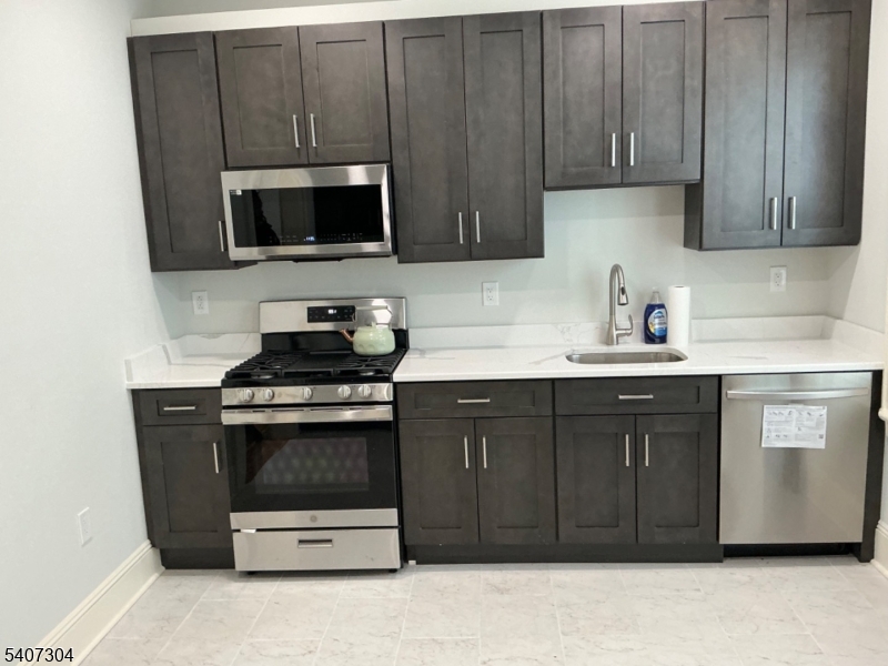 CUSTOM KITCHEN W/DISHWASHER