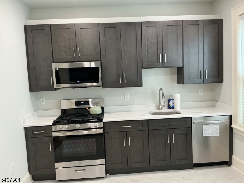 CUSTOM KITCHEN
