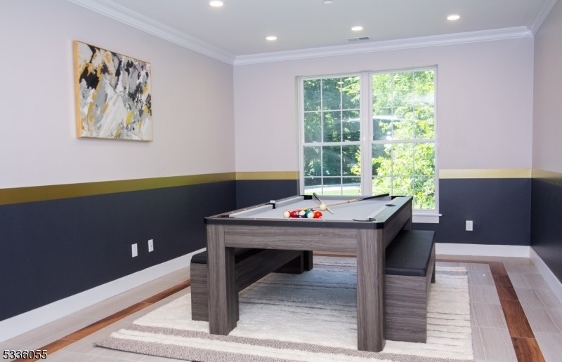 Pool-Ping Pong Room