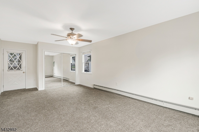 LARGE BEDROOM