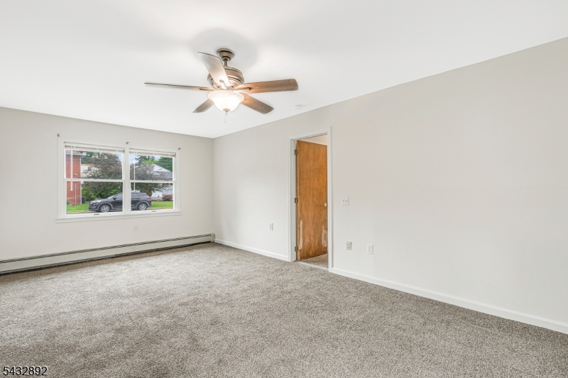 LARGE BEDROOM