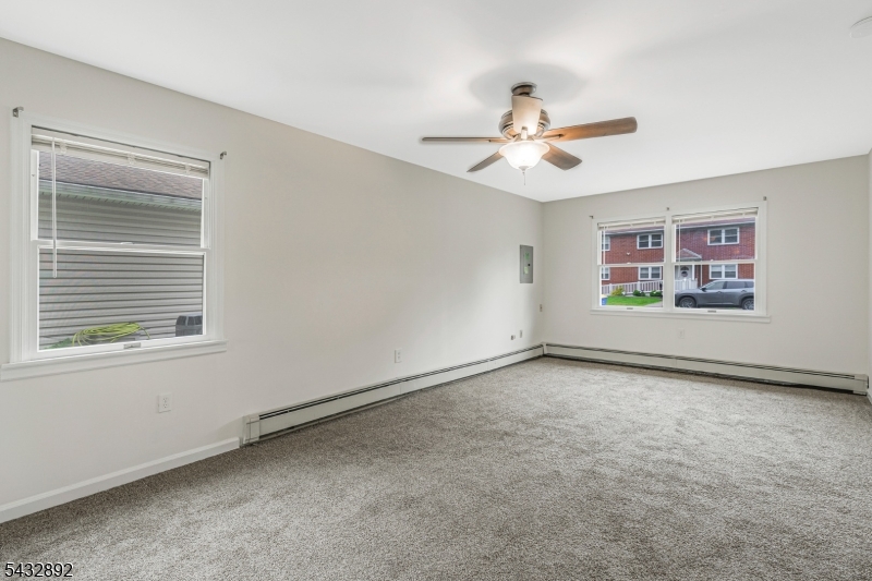 LARGE BEDROOM