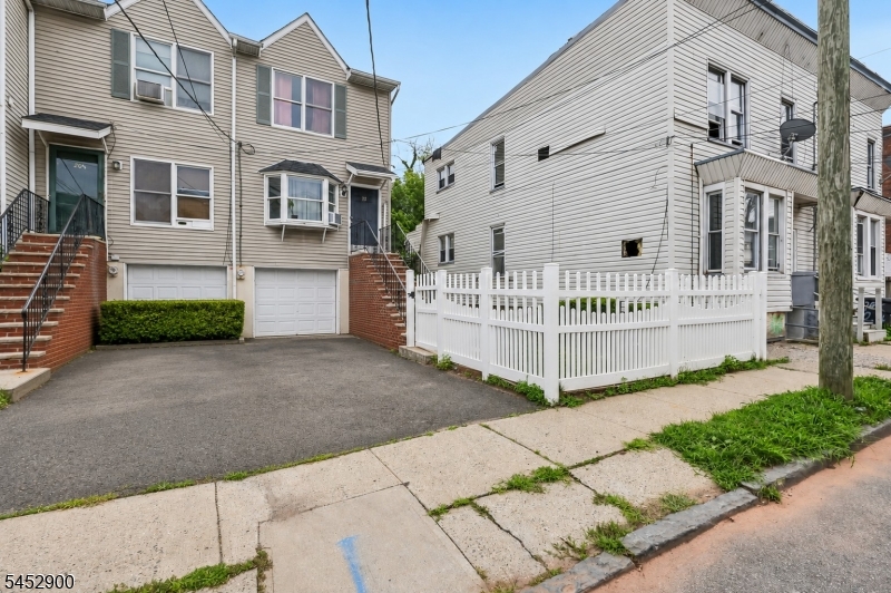 22 Hecker St