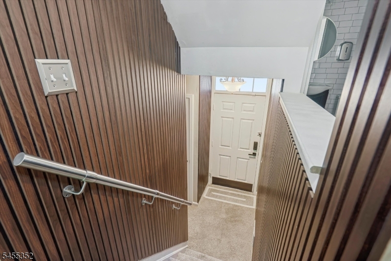17 Rushmore Ln