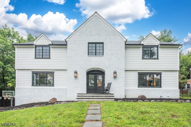 6 Lauri Dr