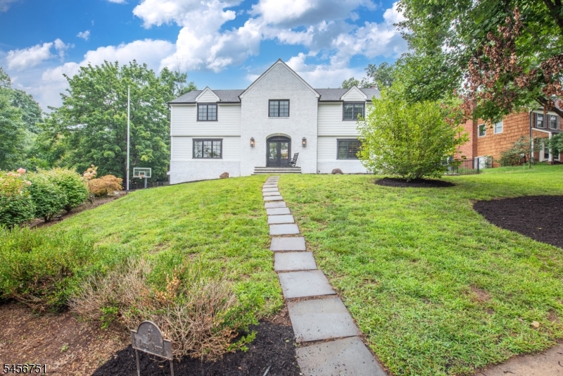 6 Lauri Dr
