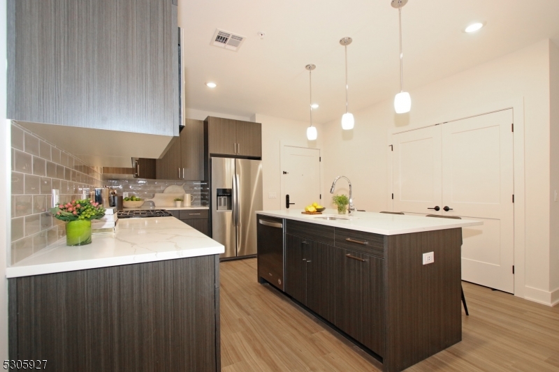 Kitchen island with Dishwasher