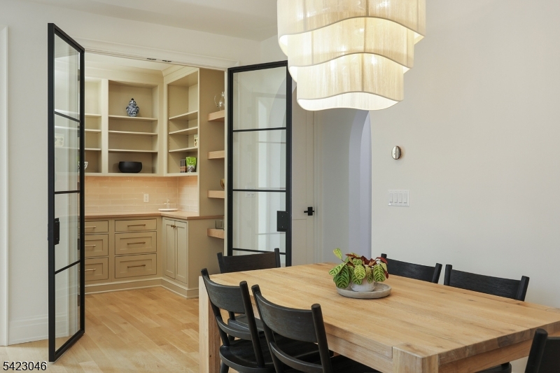 Walk in pantry