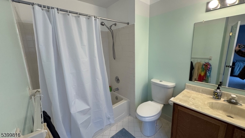 2nd bedroom full bath