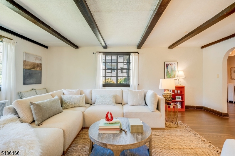 Living Room 6 of 7