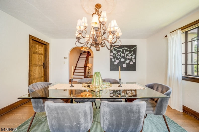 Dining Room 4 of 5