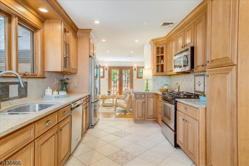 Kitchen 2 of 5