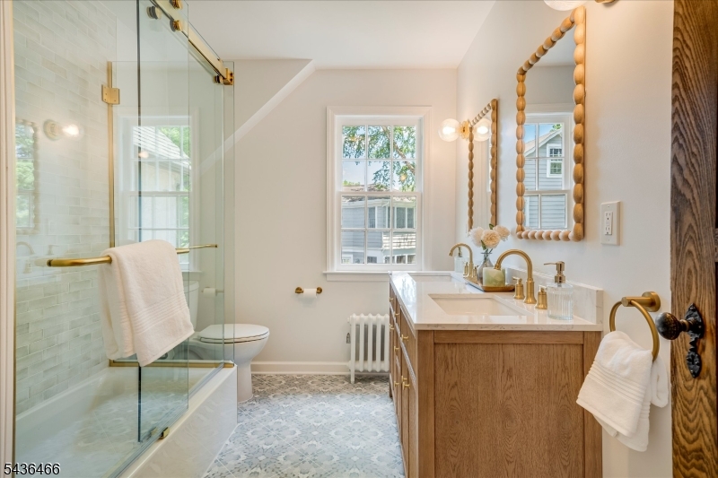 2nd Floor Hall Bath