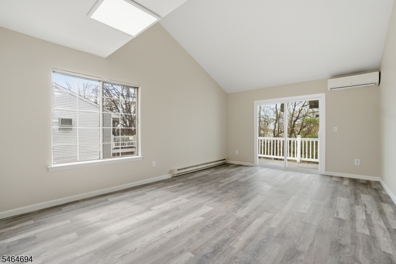 66 Mountain Ct