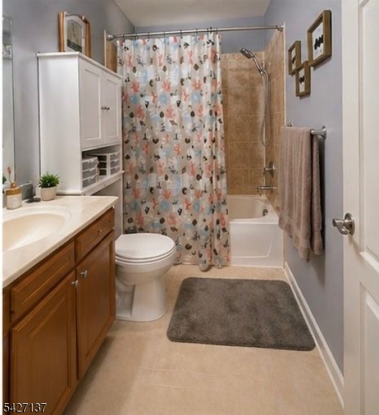 Common bath upstairs