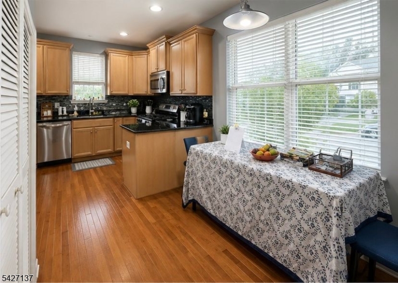 Kitchen with breakfast nook