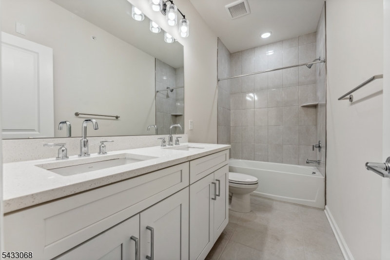 Common Full Bath