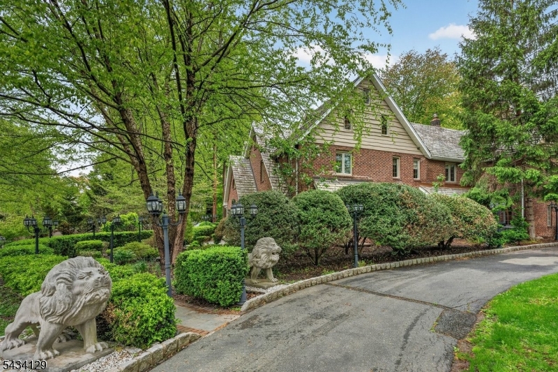969 Woodland Ave