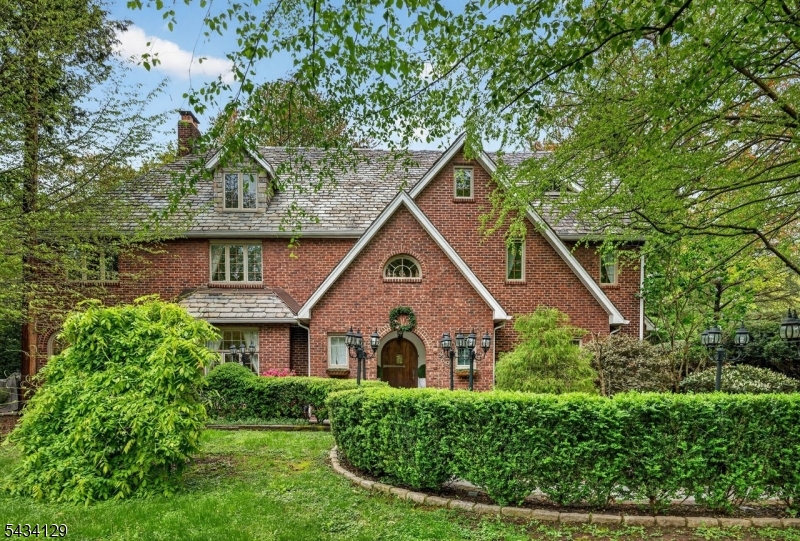 969 Woodland Ave