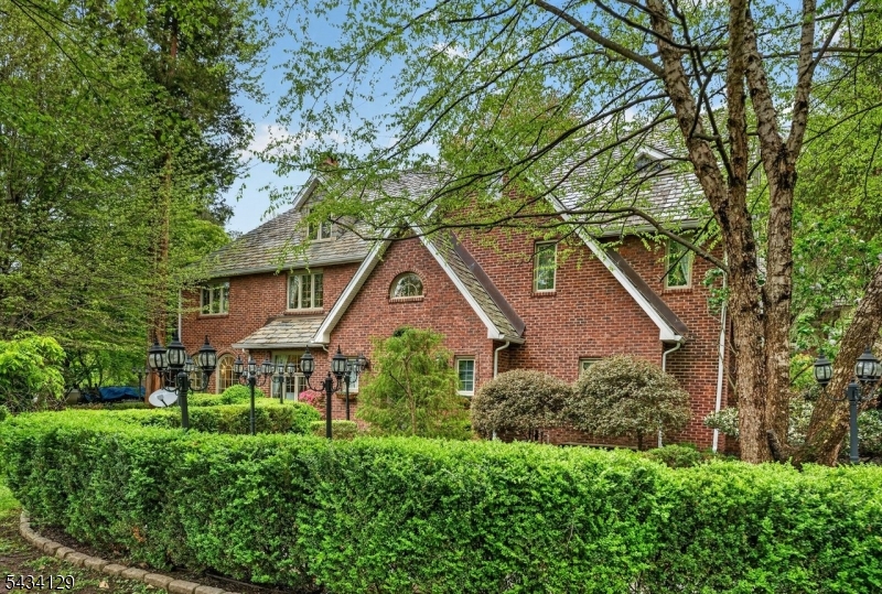 969 Woodland Ave