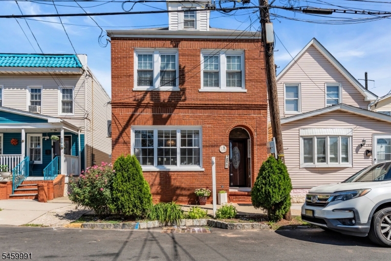 282 Alpine St