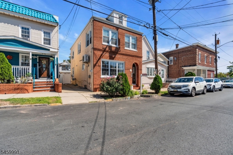 282 Alpine St