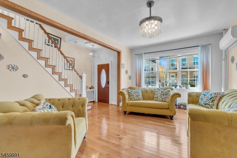 282 Alpine St