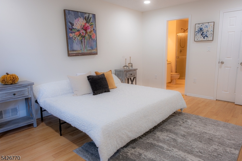 Masterbedroom 8