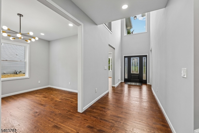 8 Chamberlain Ln