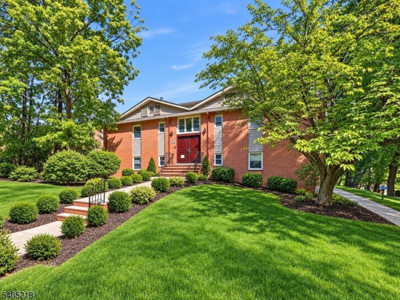 361 Claremont Avenue Unit 3