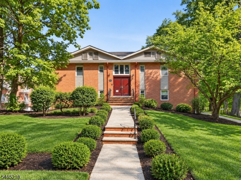 361 Claremont Avenue Unit 3