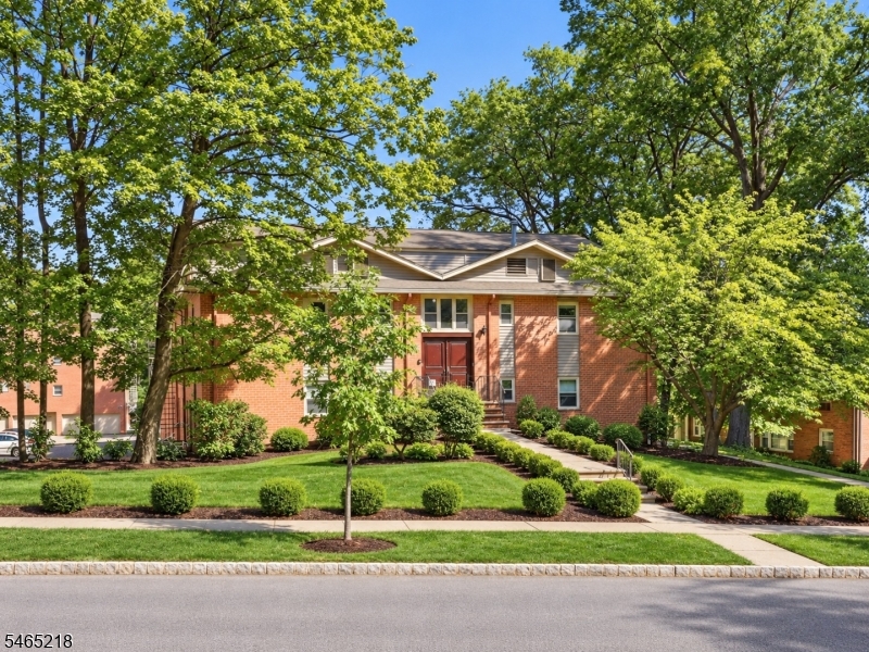 361 Claremont Avenue Unit 3