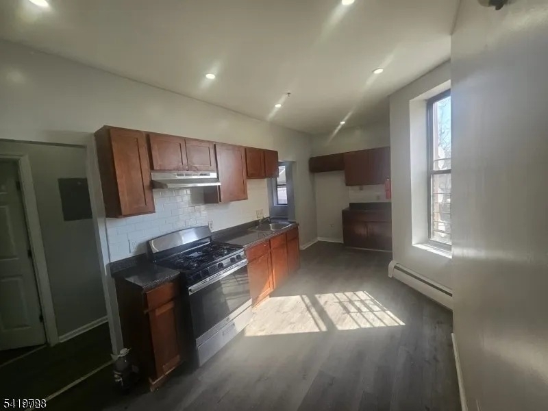 150 Broad St, Newark