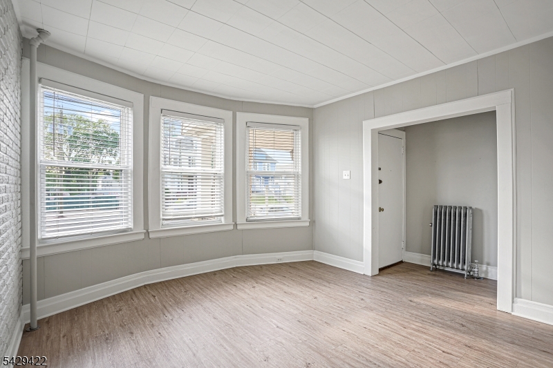 Living Room/Entrance