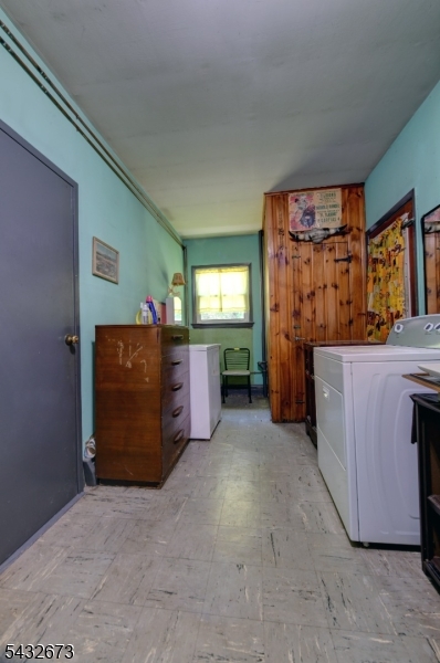 LAUNDRY/UTILITY