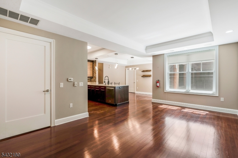 Livingroom to Kitchen