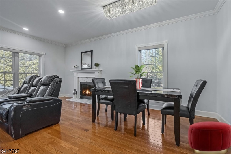 Dining area VS