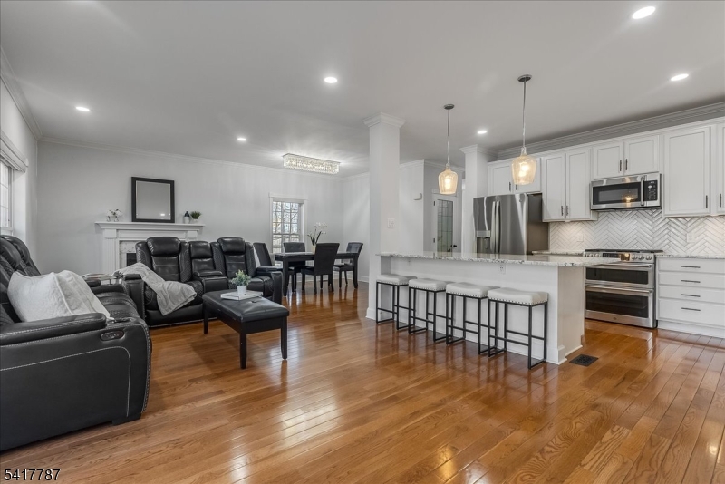 Living room/kitchen