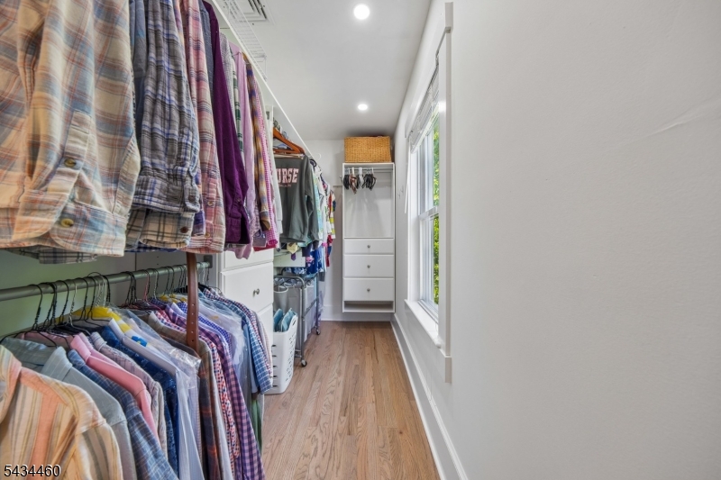Walk-in Closet