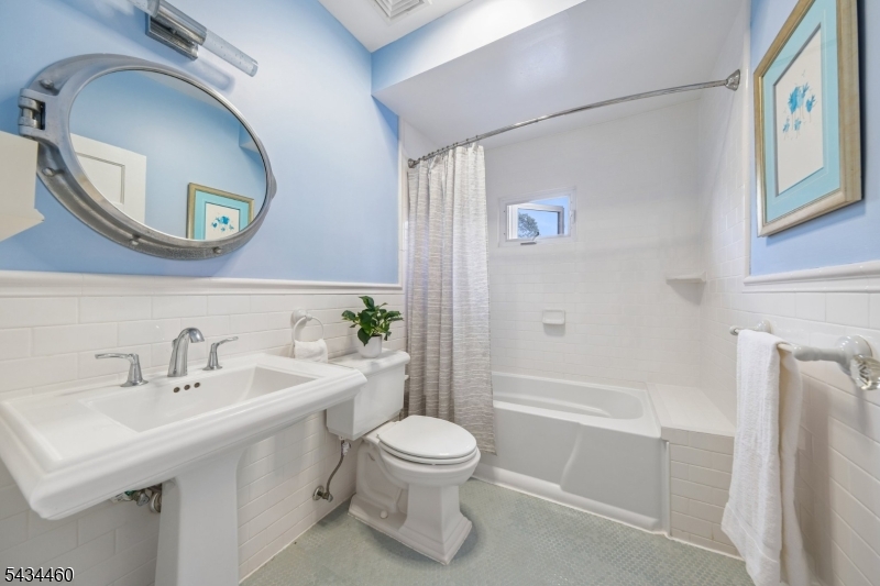Main Bath 2nd Fl