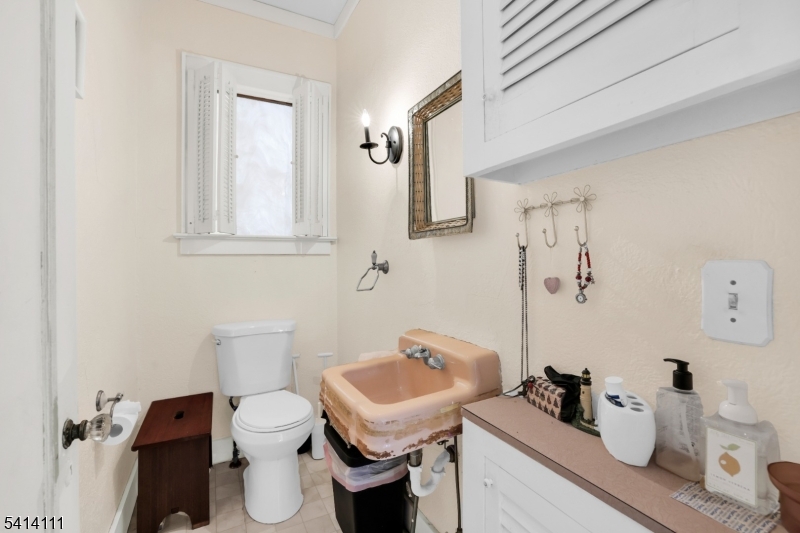 Level 1 - 1/2 Bath