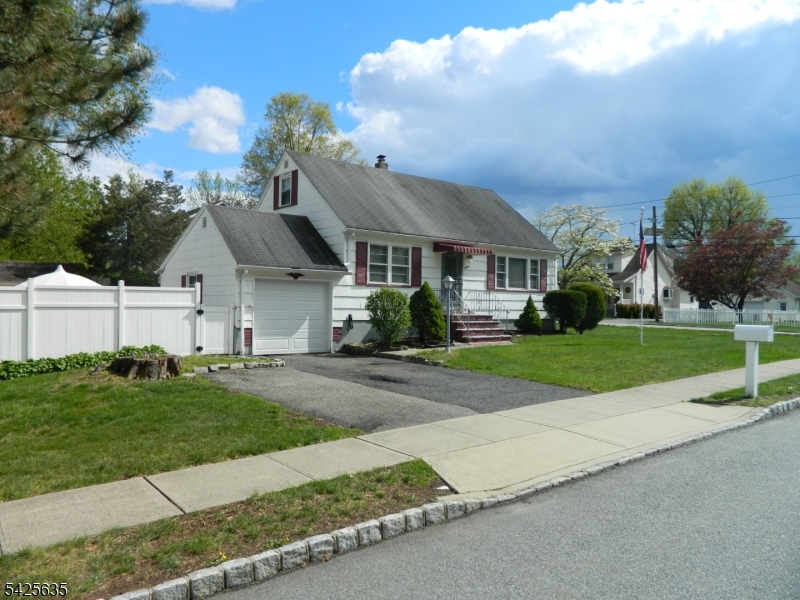 20 Saint Charles Ave, West Caldwell Twp., NJ 07006 Listing Photo  2