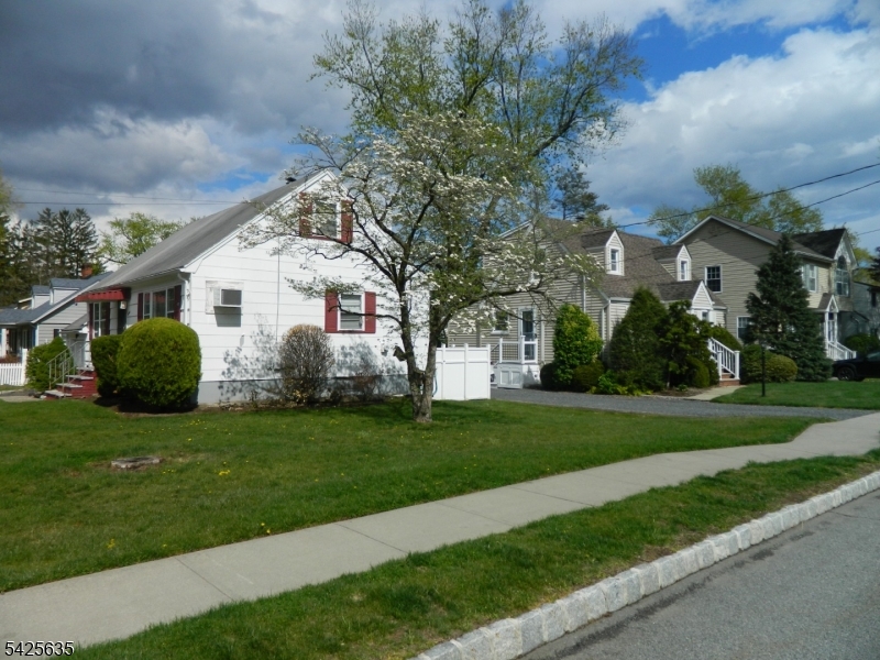 20 Saint Charles Ave, West Caldwell Twp., NJ 07006 Listing Photo  3