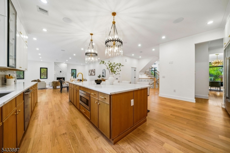 Gourmet Eat-in Kitchen