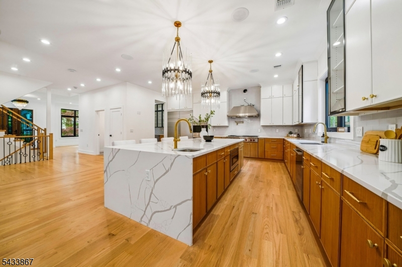 Gourmet Eat-in Kitchen