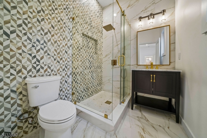 En Suite Bath